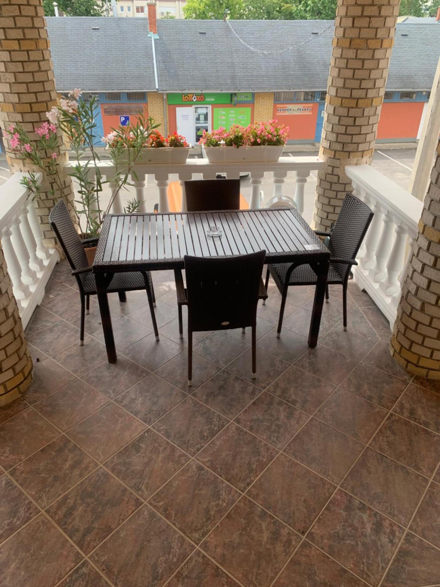 Agora Apartman Hajdúszoboszló Esterno foto
